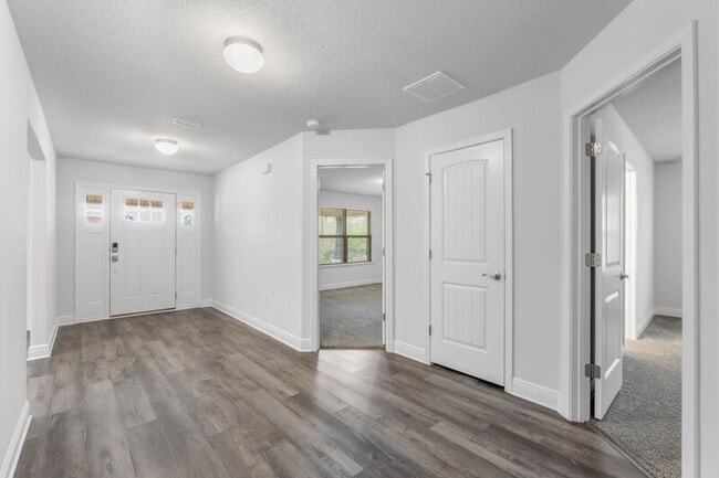 Foto del edificio - 5785 Dogwood Dr E