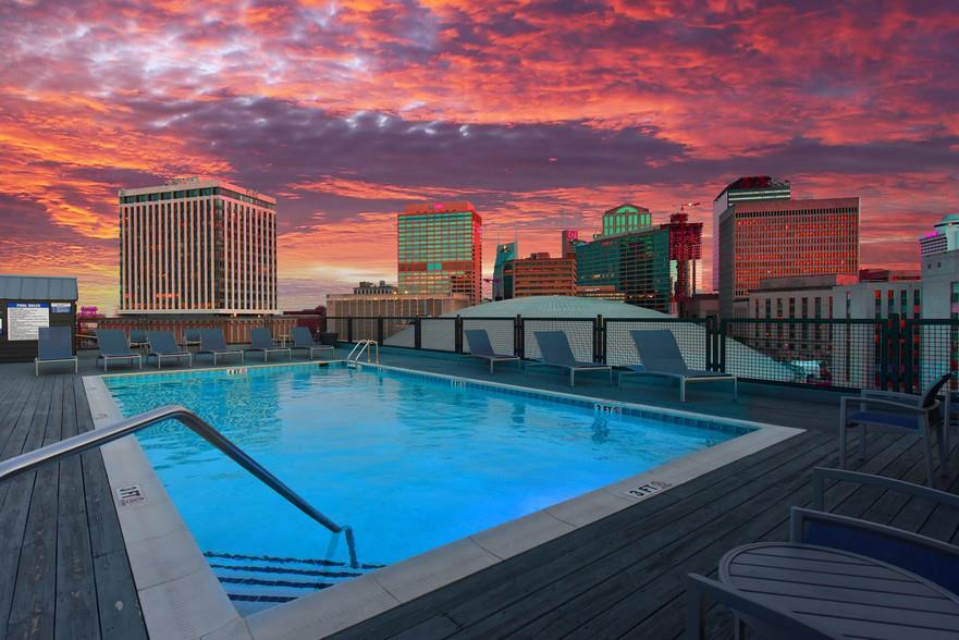 Rooftop Pool - 500 Fifth Apartments