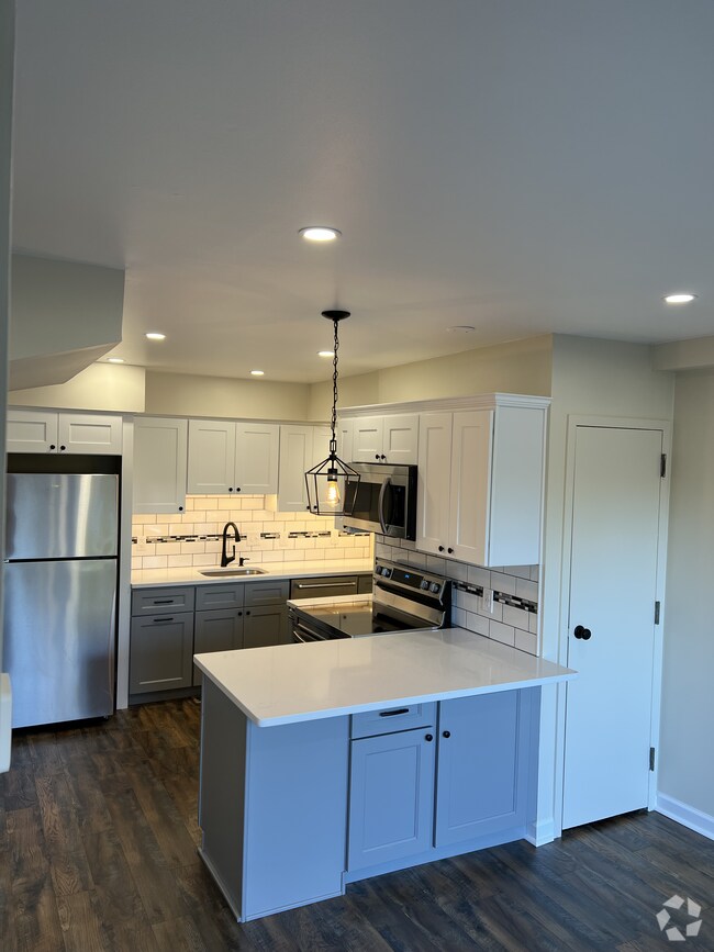 Greene Countrie Village Apartments for Rent with Washer & Dryer