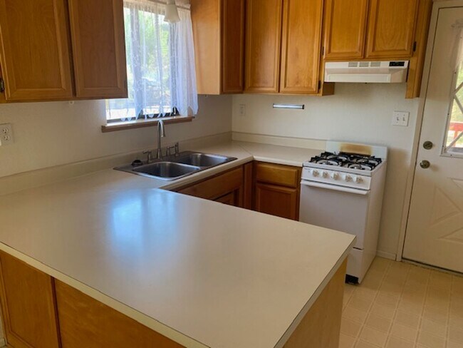 Foto del edificio - One Bedroom, Stand alone apartment on priv...