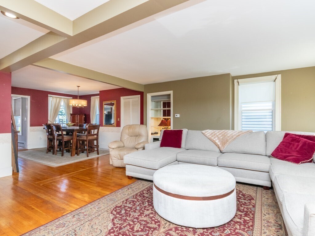 Foto principal - 552 E 7th St