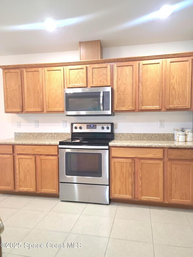 Foto del edificio - 883 Fairhaven St NE