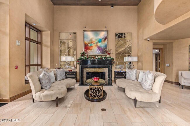 Foto del edificio - 7181 Camelback Rd