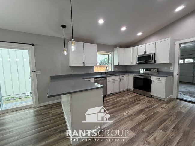 Foto del edificio - Move in Ready! Renovated 2-bed, 2-bath Rambler in Lacey!