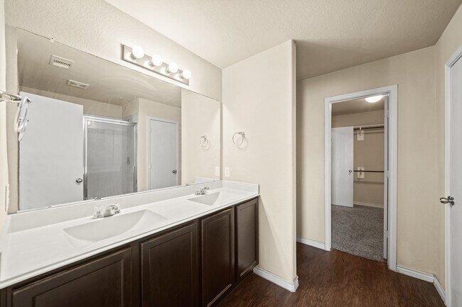 Foto del edificio - 3206 Aldridge Dr