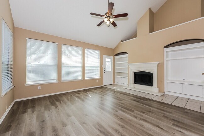 Building Photo - 633 Silverbrook Dr
