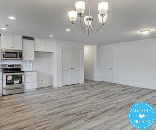 Building Photo - 2433 Harrison Dr