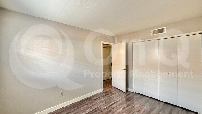 Building Photo - 3004 E Waltann Ln