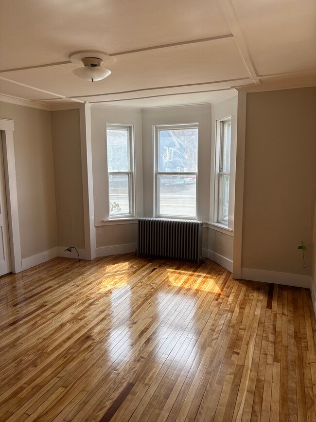 Building Photo - 995 Western Ave