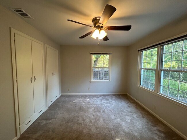 Foto del edificio - 2280 Summerfield Rd