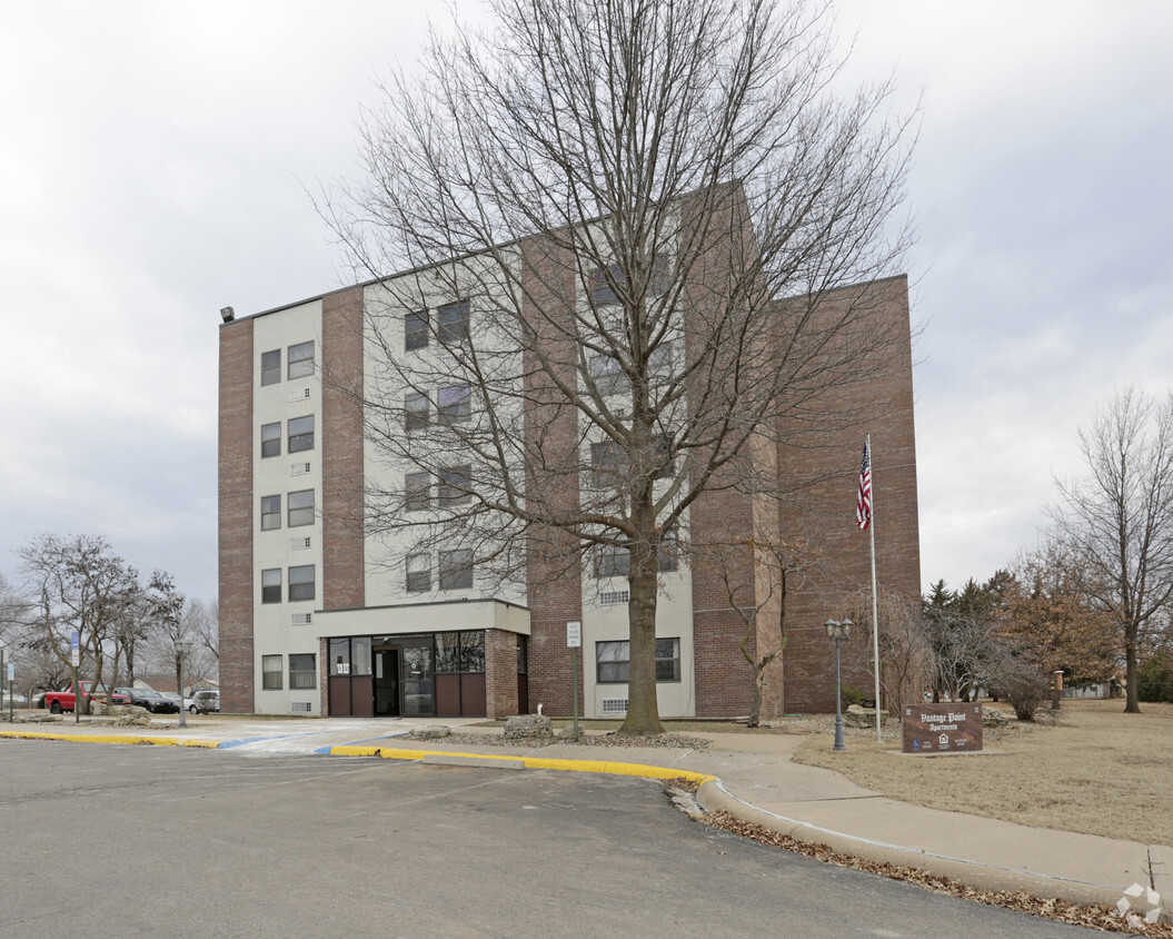 Primary Photo - Vantage Point Apartments