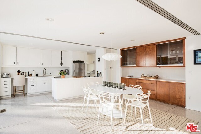 Building Photo - 9264 Cordell Dr
