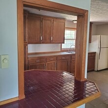 Building Photo - 4895 Rosewood Dr