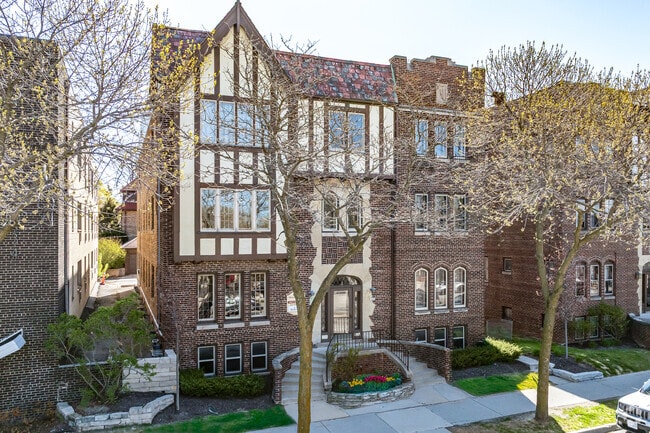 Building Photo - 4428 N Oakland Ave