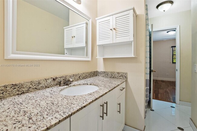 Foto del edificio - 2123 N 14th Ave