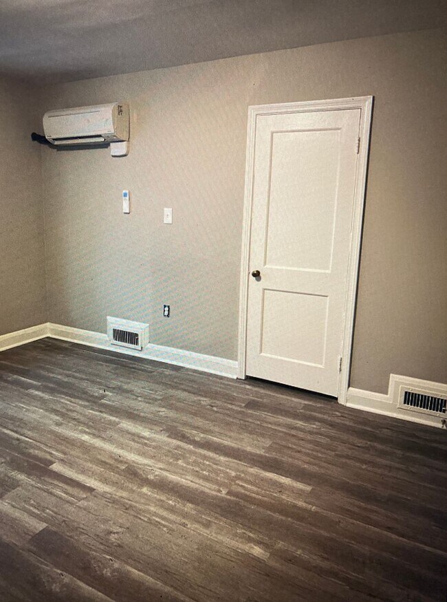Building Photo - Welcome to our spacious one-bedroom condo ...