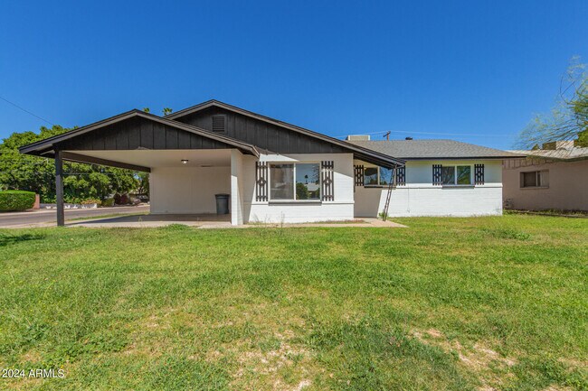 Building Photo - 1102 Alameda Dr