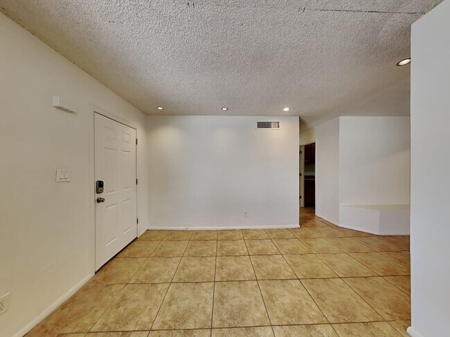 Building Photo - 13830 N 38th Dr