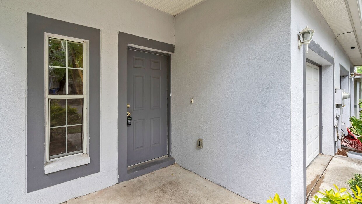 Location is key for this cozy townhome loc... Townhome Rentals in Seffner FL