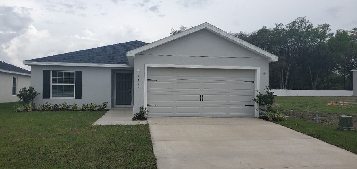 Foto principal - 1-Year Old, Like New!! 4-Bedroom, 2-Bathro...