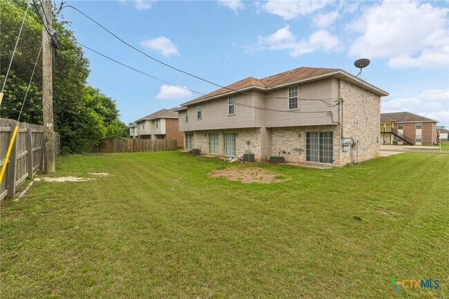 Foto del edificio - 5701 Redstone Dr