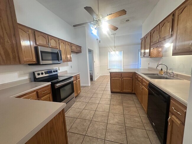 Building Photo - 8305 Crimson Creek Dr