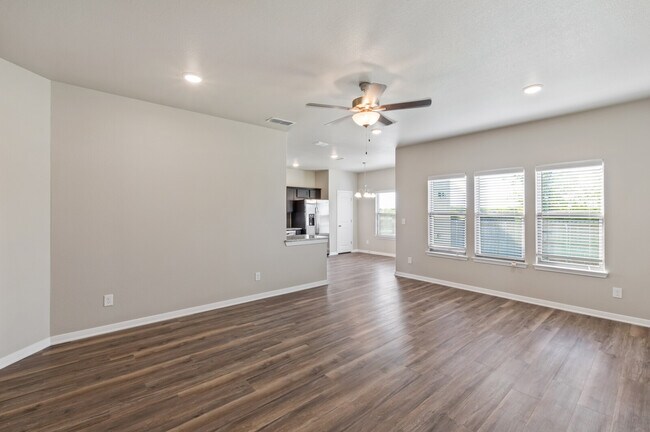 Building Photo - 604 Parkfield Ln