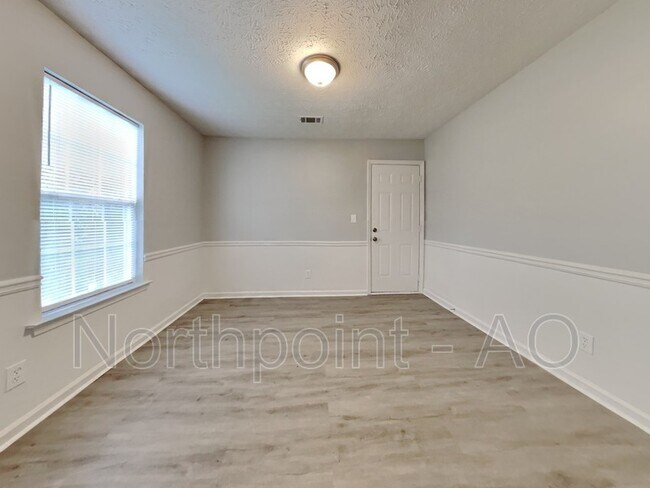 Building Photo - 920 Maple Leaf Ridge