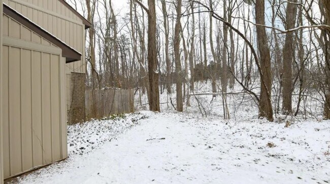 Building Photo - 120 Knollwood Ter