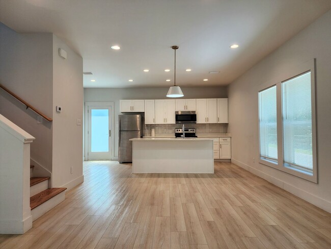 Building Photo - Gulf Shores 3/2.5 cottage