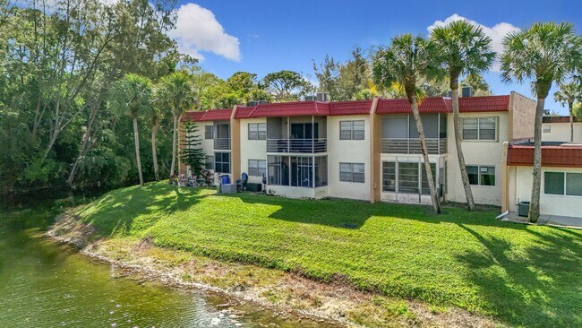 Foto del edificio - 235 Lake Dora Dr