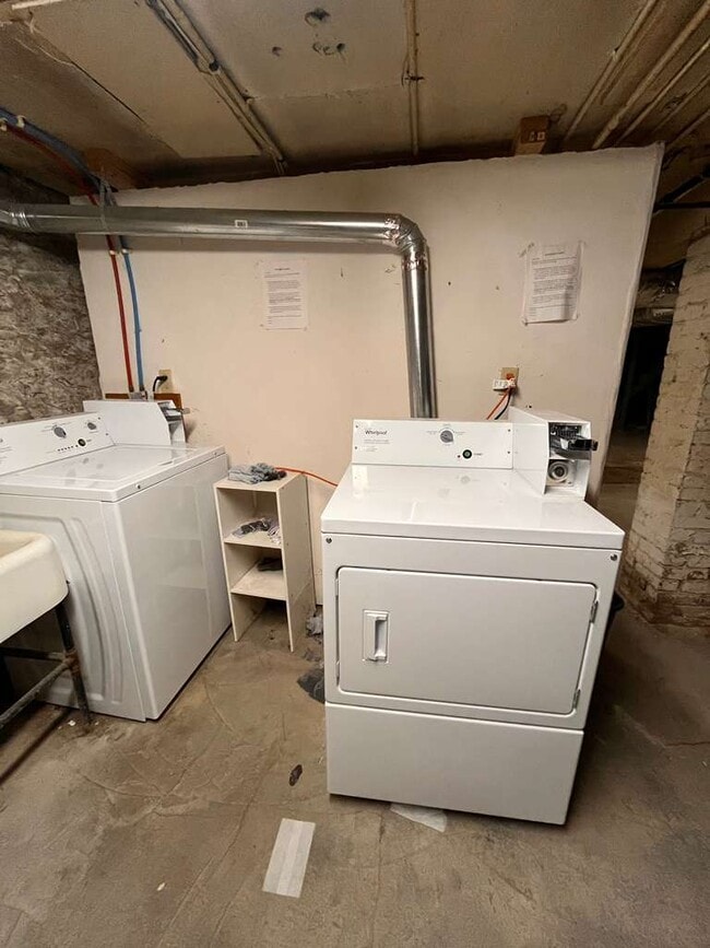 Building Photo - 10 Bucknam St