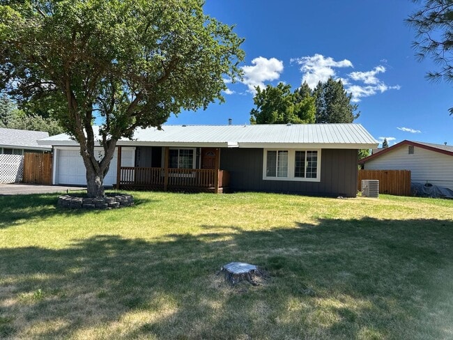 Foto del edificio - 4321 Myrtlewood Dr