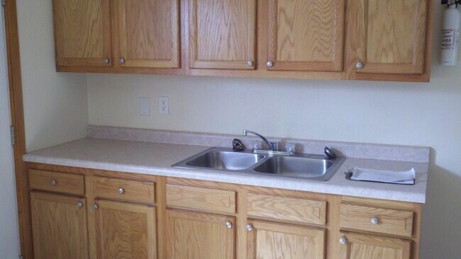 Foto del edificio - 1715 Rist Ave