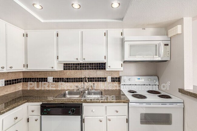 Foto del edificio - 700 W University Dr