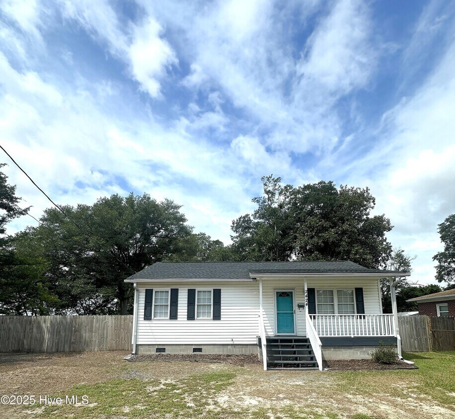 Foto principal - 2424 Louisiana St