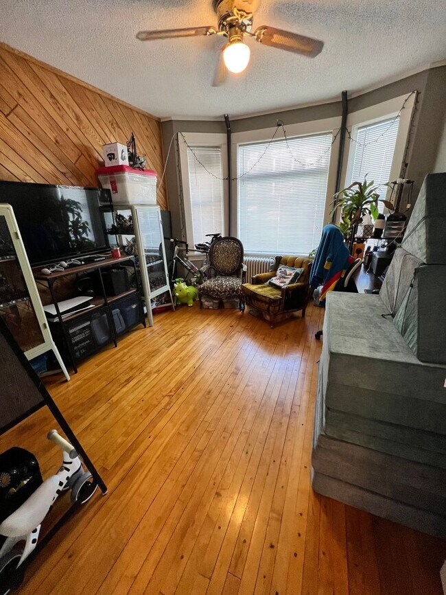 Foto del edificio - 922 E 5th St