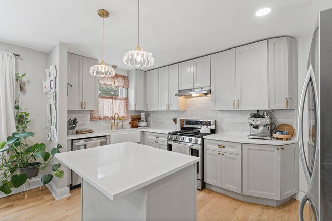 Foto del edificio - 646 N Monroe St