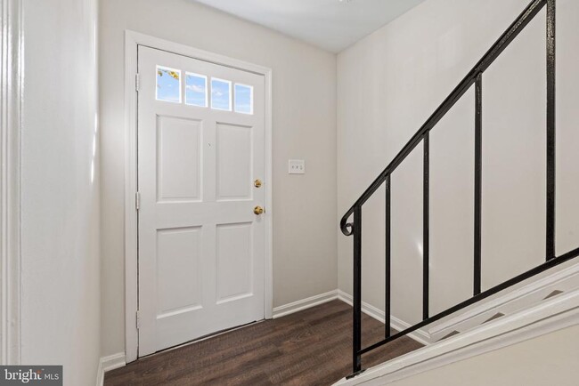 Building Photo - 7604 Somerset Ln