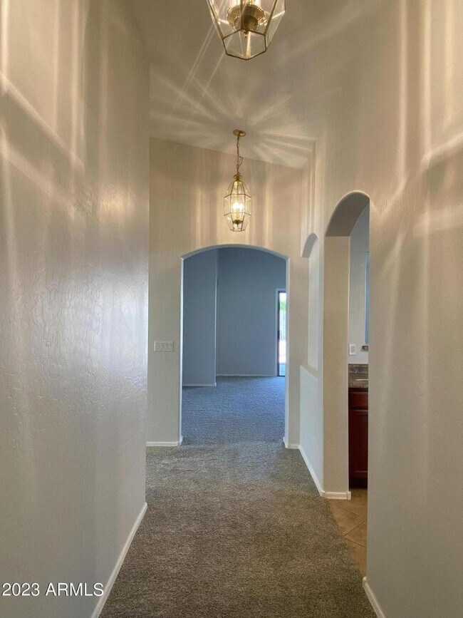 Foto del edificio - 45462 W Tulip Ln