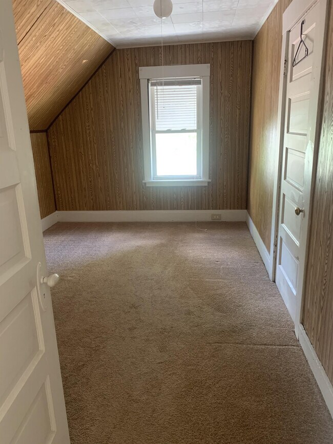 Building Photo - 2818 E 119th St