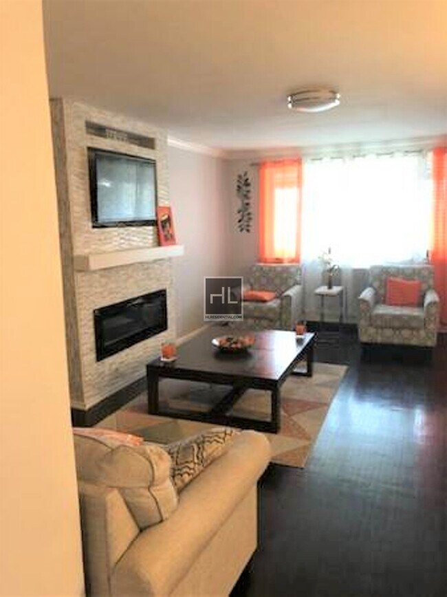 Foto del edificio - 1057 E 57th St