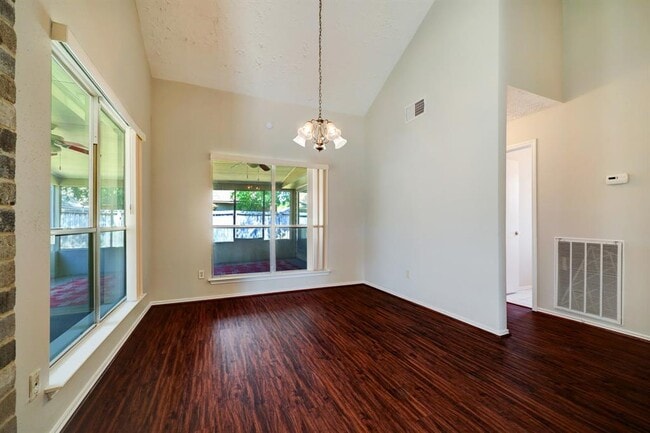 Building Photo - 12415 Meadow Ridge Dr
