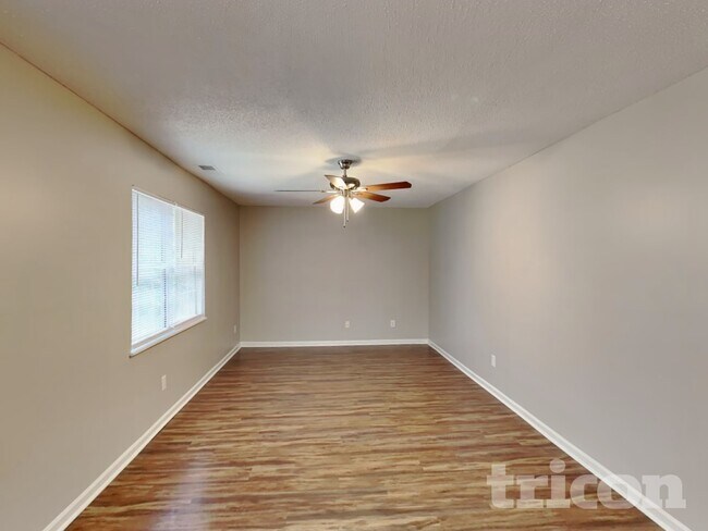 Building Photo - 5 Red Thorn Ct