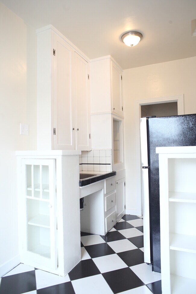 Building Photo - 1141 Echo Park Ave