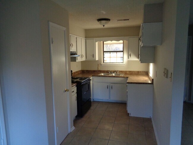 Foto del edificio - 5164 Woody Dr