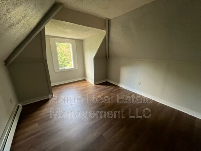 Building Photo - 85 2nd St