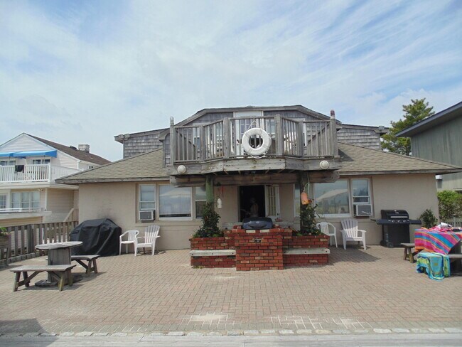 Building Photo - 1412 Ocean Ave