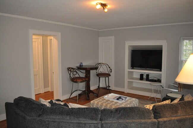 Foto del edificio - 200 McCauley St