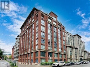 Building Photo - 18-118 Beverley St